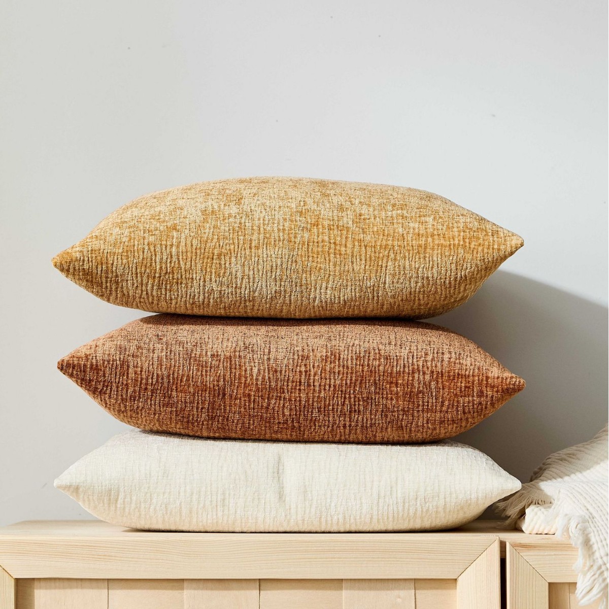 Textured Pleated Chenille Thro - огляд і ціна Textured Throw Natural